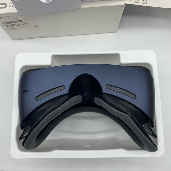 Samsung Gear VR (2016) oculus compatible with- GS7s, Note 5, GS6s discontinued - Picture 6 of 10